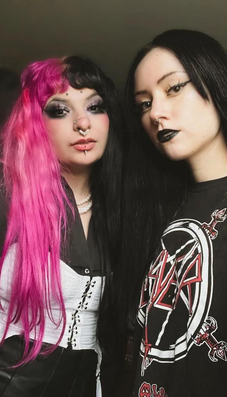 Museland-Goth Friends-Goth-BFF-Girls